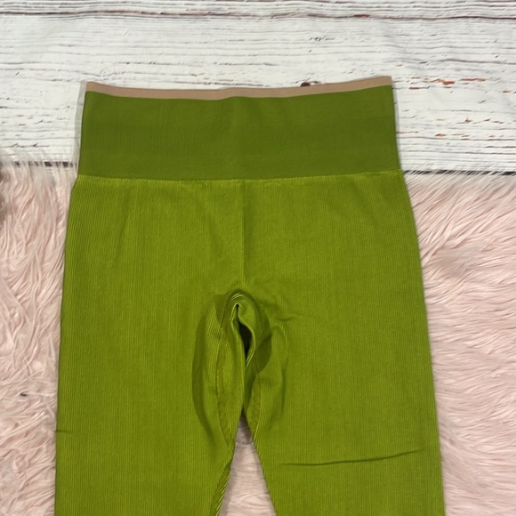 NWT Outdoor Voices Green Apple Seamless Rib 7/8 Leggings - Picture 9 of 10